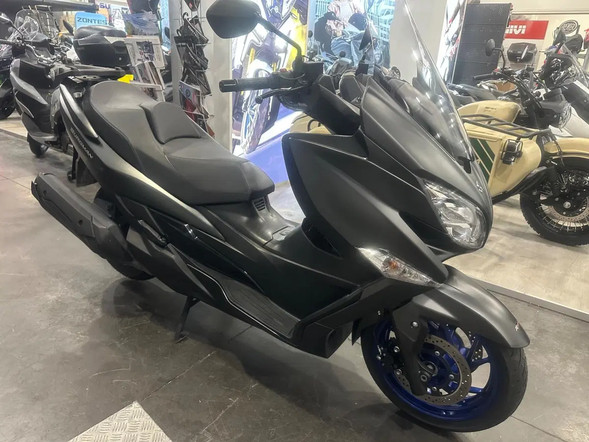 Suzuki Burgman 400 (2022 - 24) (2)