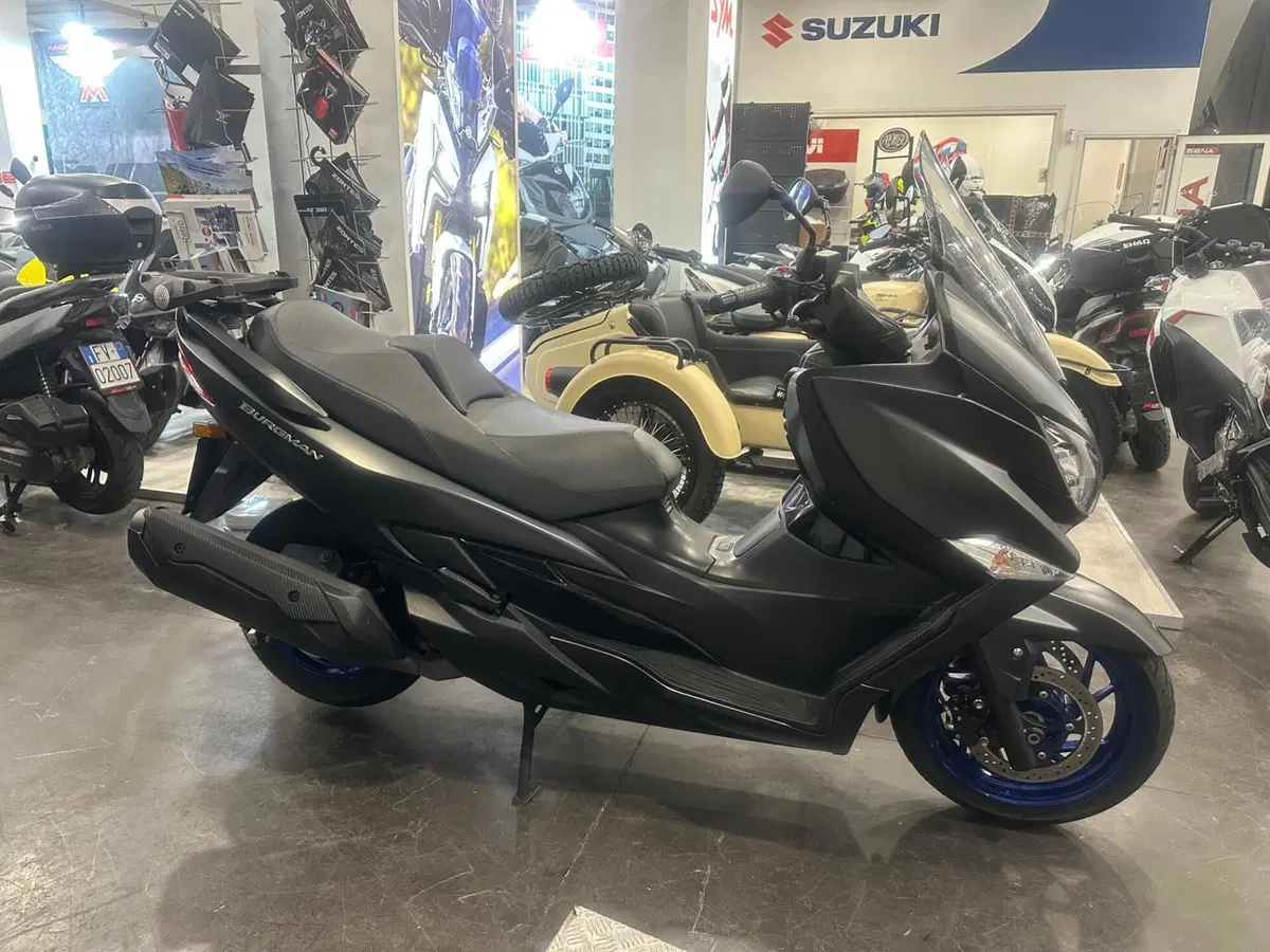 Suzuki Burgman 400 (2022 - 24) (3)