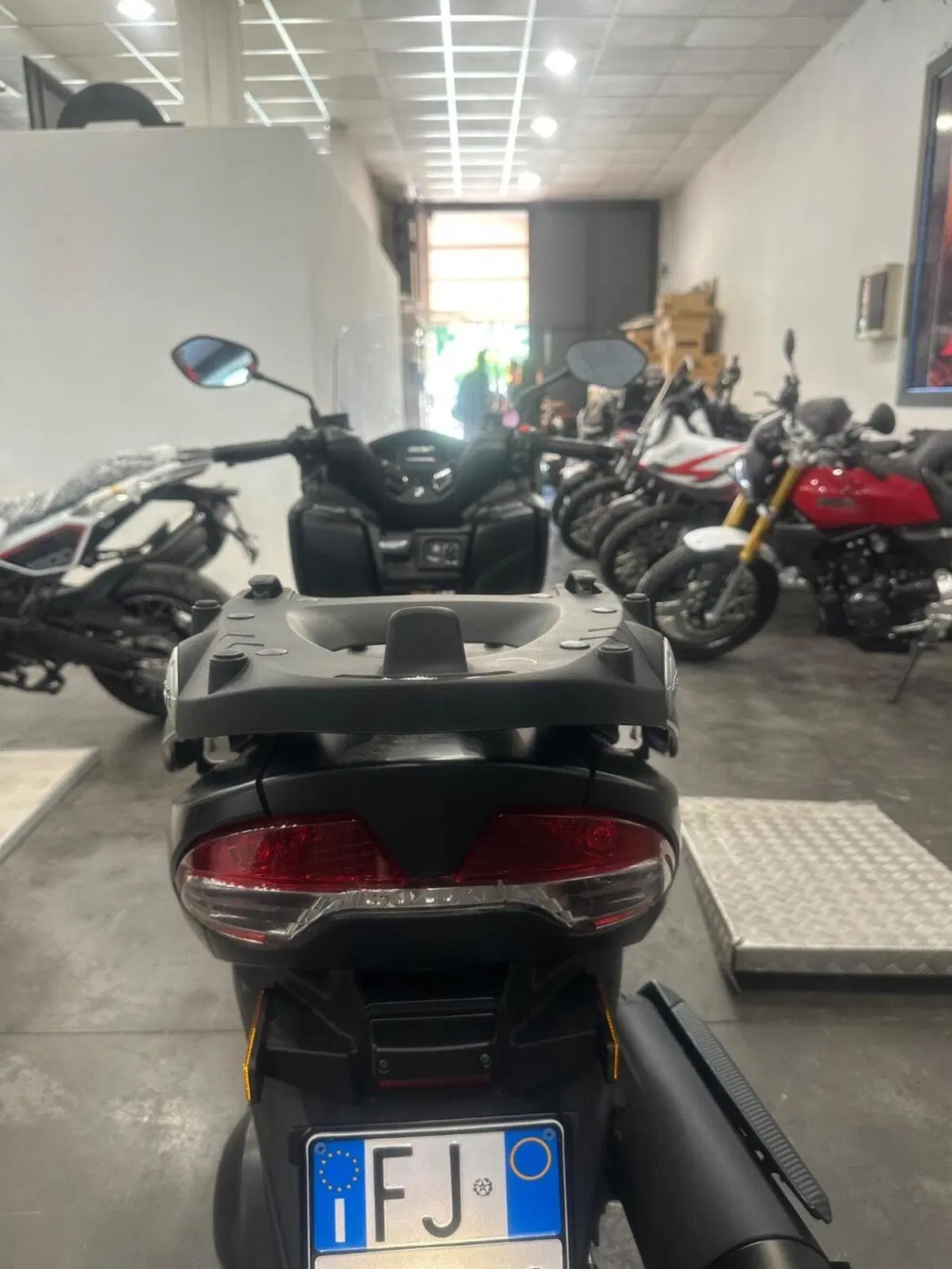 Suzuki Burgman 400 (2022 - 24) (4)