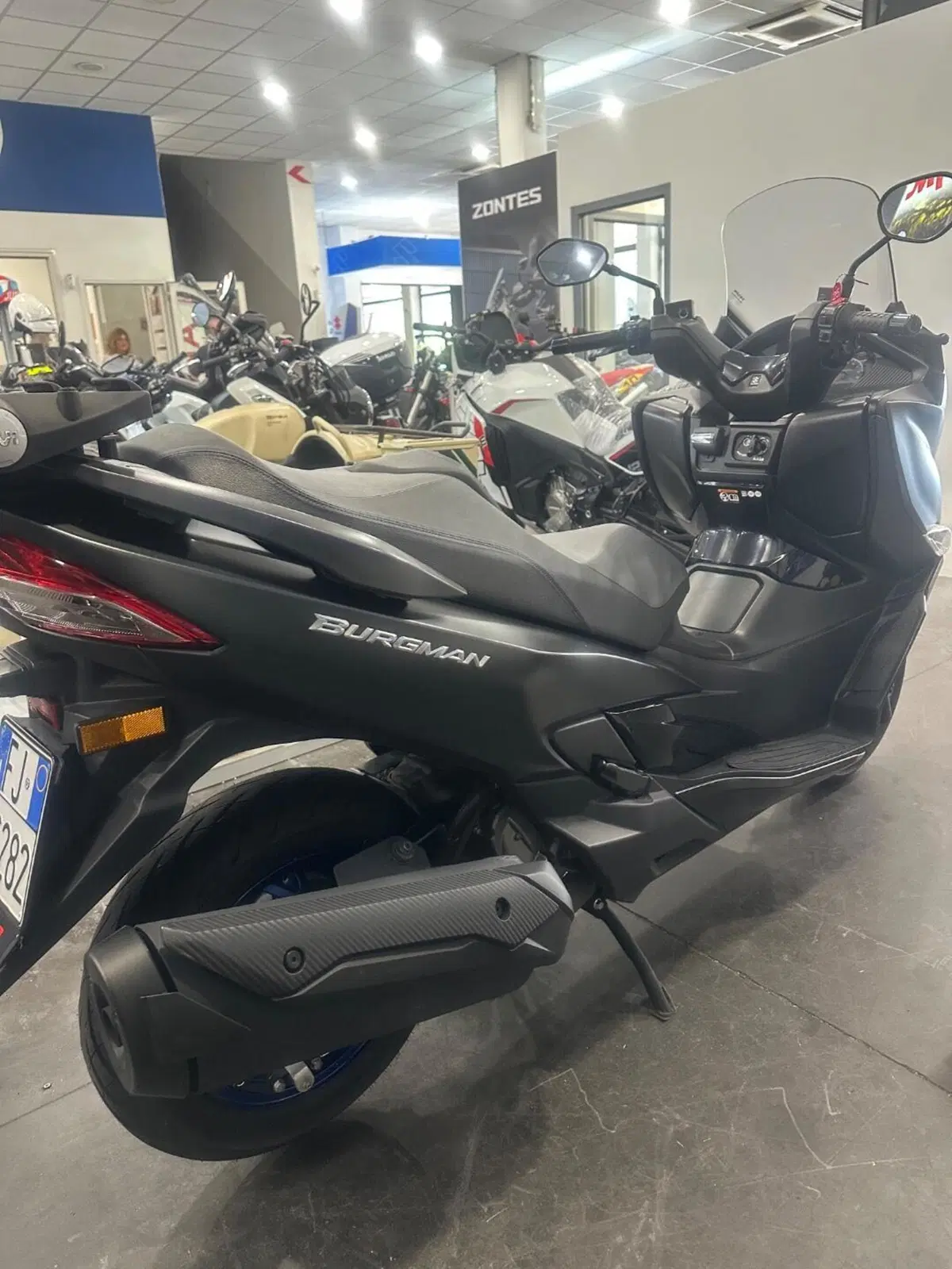 Suzuki Burgman 400 (2022 - 24) (5)