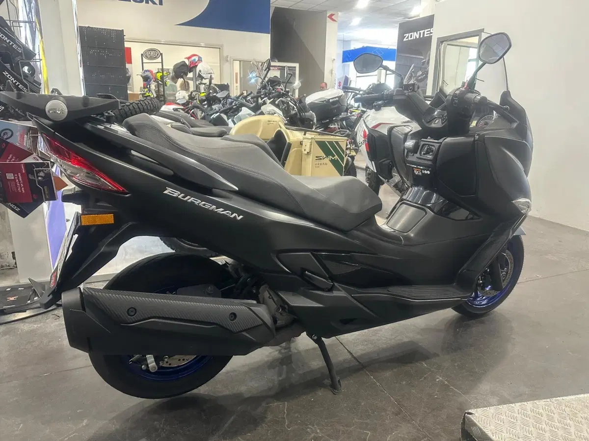 Suzuki Burgman 400 (2022 - 24) (6)