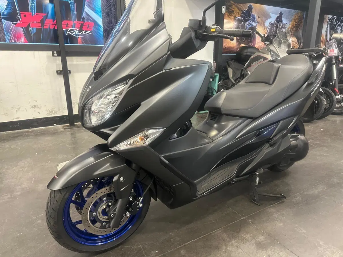 Suzuki Burgman 400 (2022 - 24) (8)