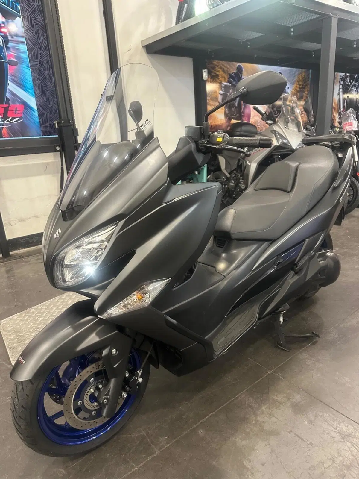 Suzuki Burgman 400 (2022 - 24) (10)