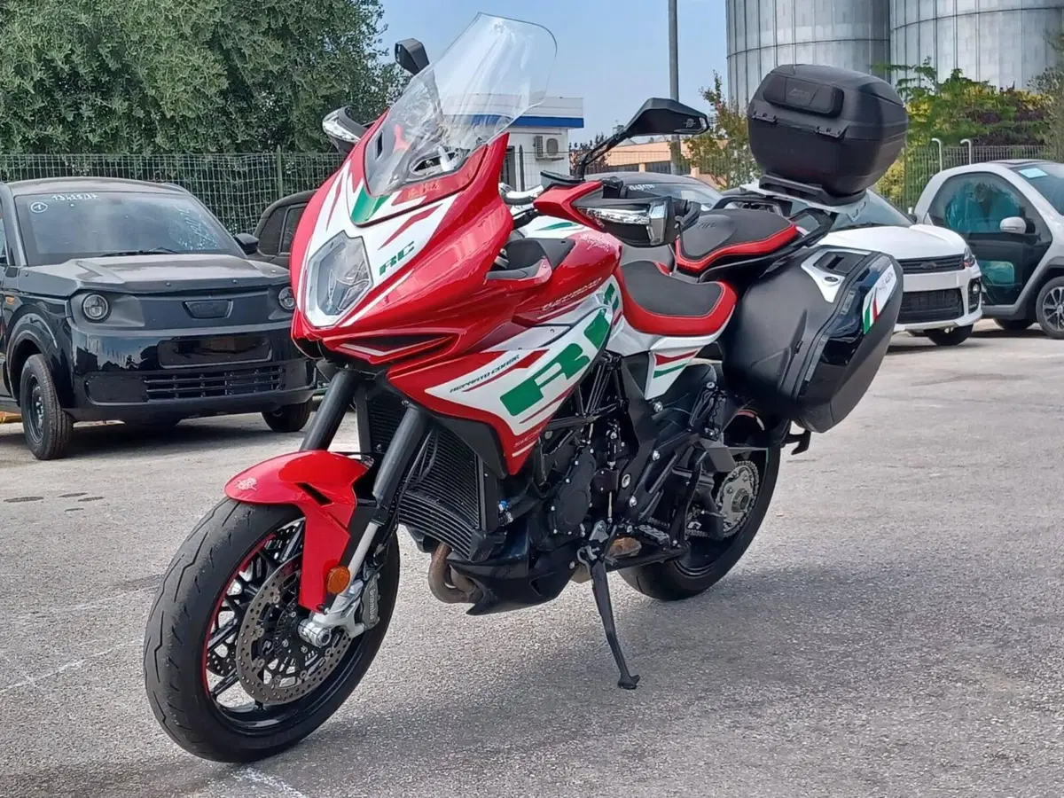 MV Agusta Turismo Veloce 800 RC SCS (2022 - 26) (2)