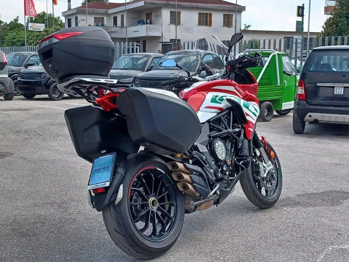MV Agusta Turismo Veloce 800 RC SCS (2022 - 26) (5)