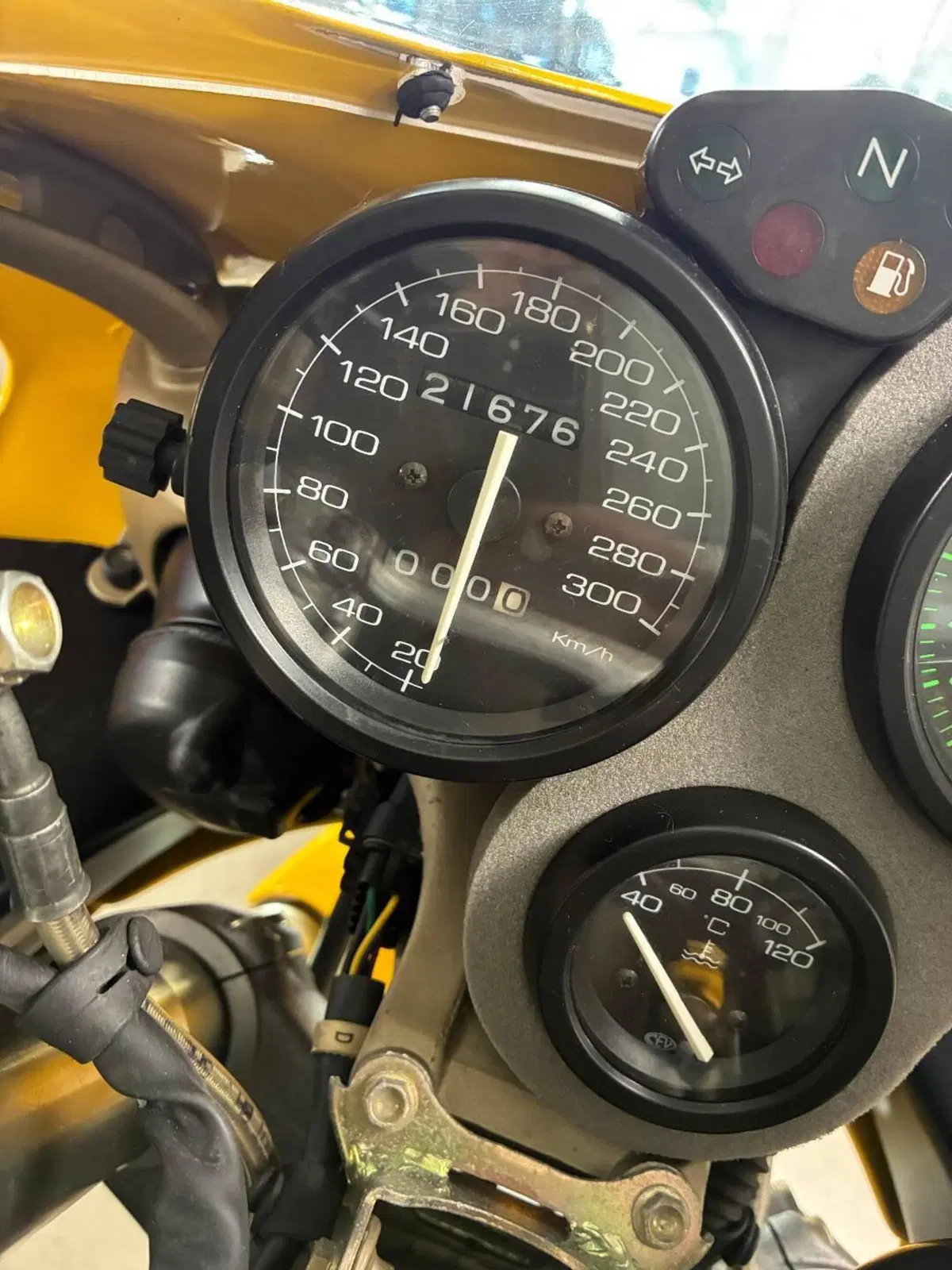 Ducati 996 Biposto (1998 - 01) (10)