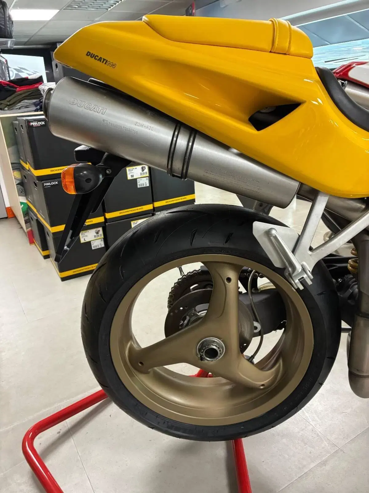 Ducati 996 Biposto (1998 - 01) (14)