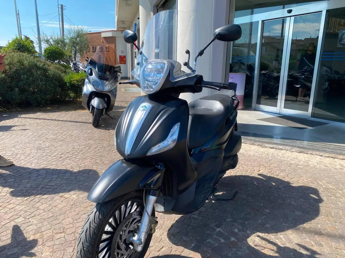 Piaggio Beverly 300 i.e. (2010 - 16) (2)