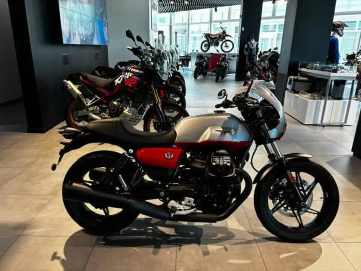 Moto Guzzi V7 Stone Corsa (2023 - 25)