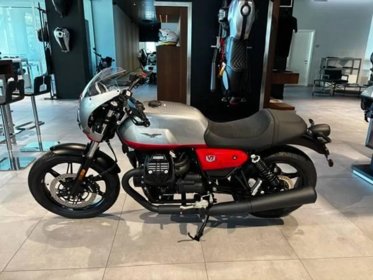 Moto Guzzi V7 Stone Corsa (2023 - 25) (2)