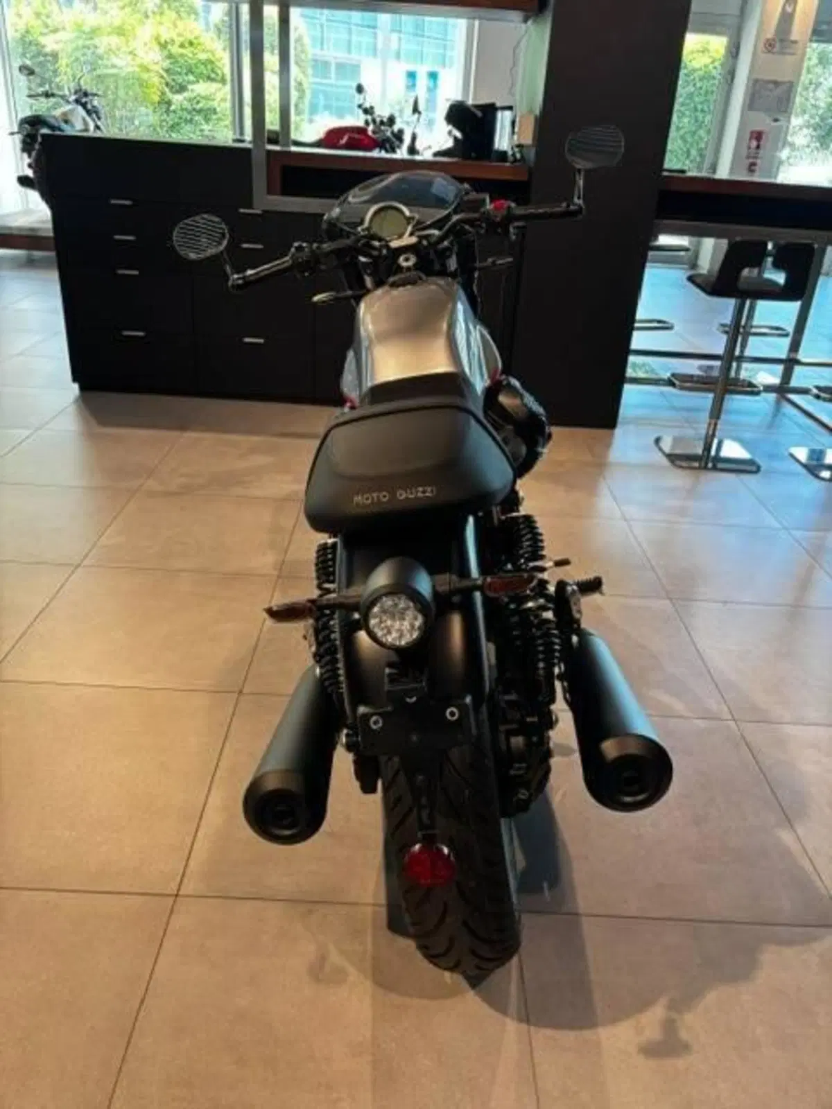 Moto Guzzi V7 Stone Corsa (2023 - 25) (4)