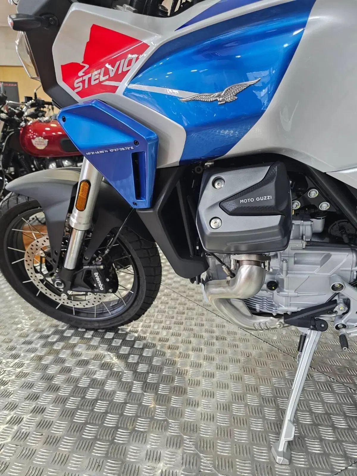Moto Guzzi Stelvio Duecento Tributo (2025 - 26) (2)