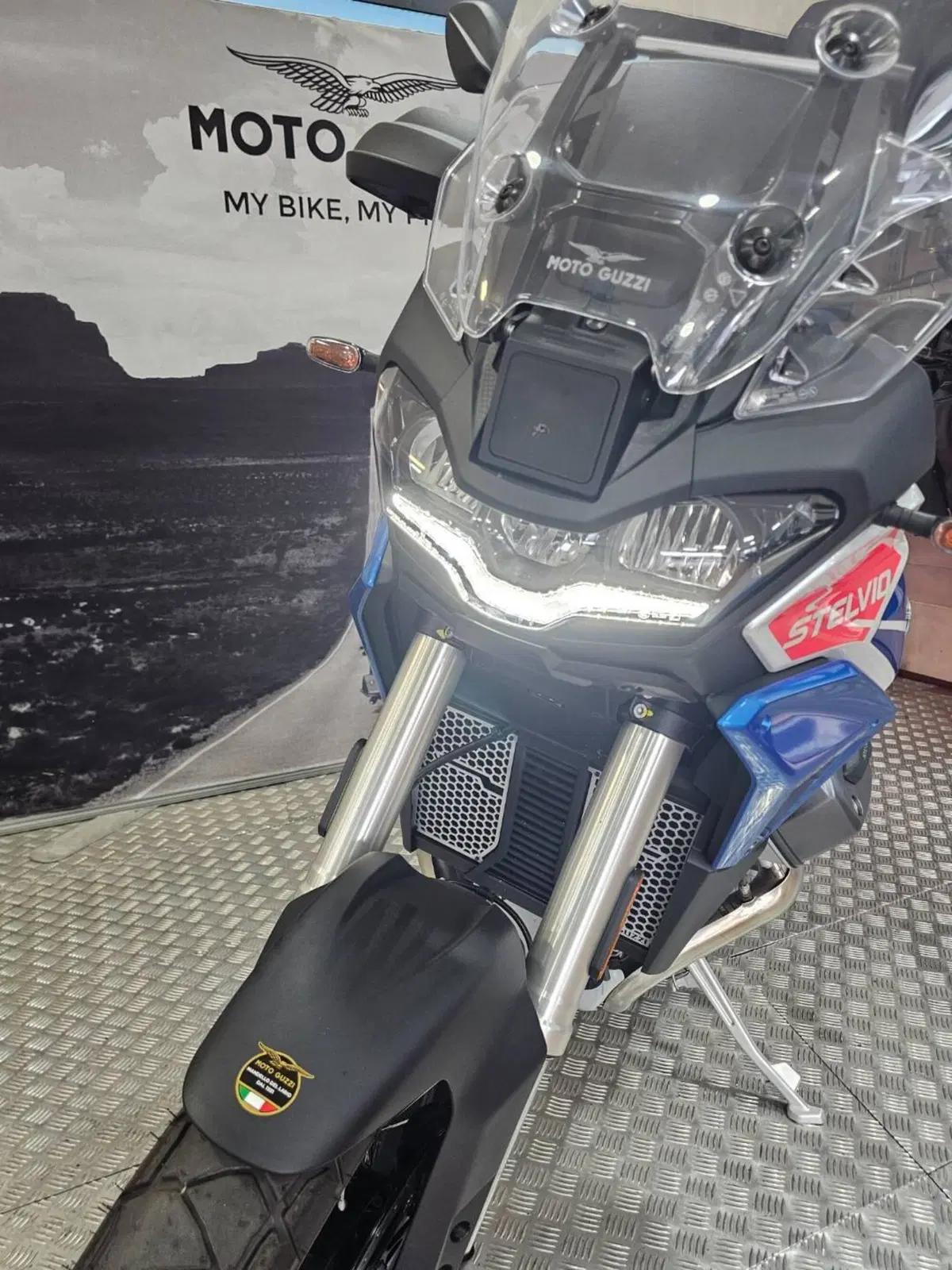 Moto Guzzi Stelvio Duecento Tributo (2025 - 26) (4)