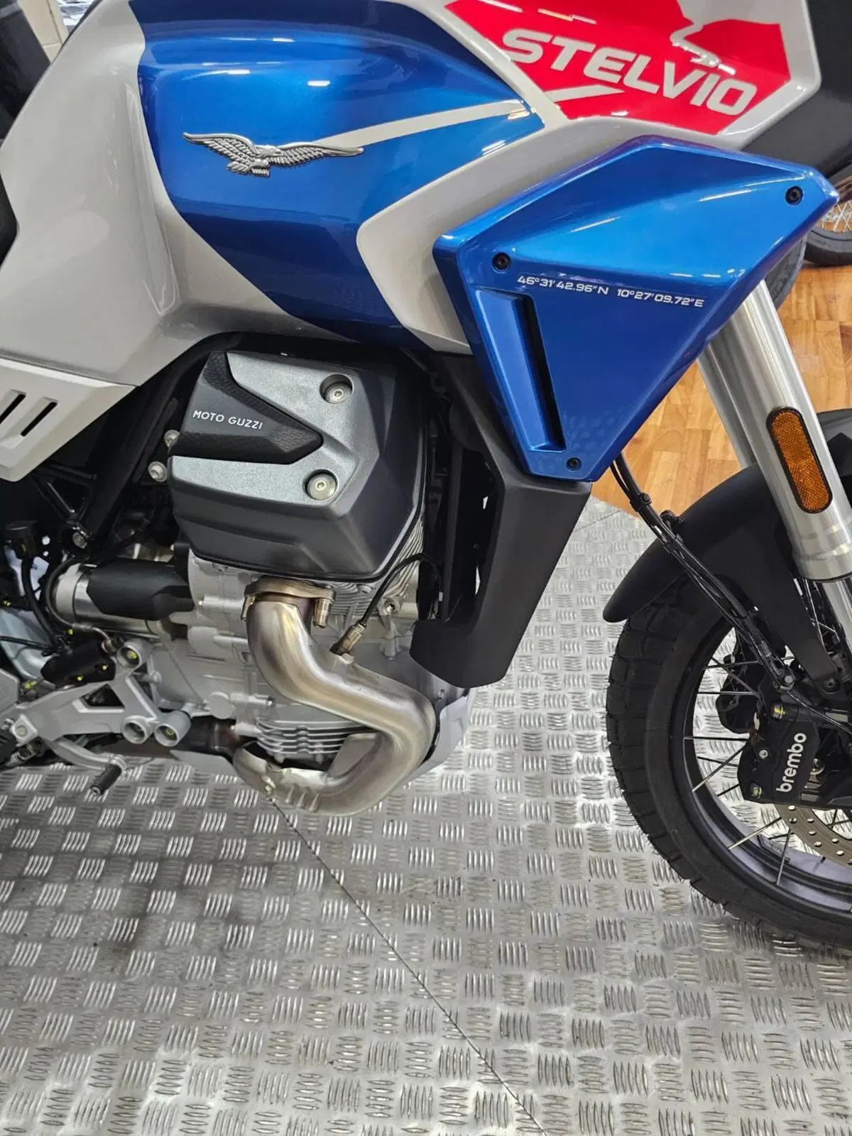 Moto Guzzi Stelvio Duecento Tributo (2025 - 26) (5)