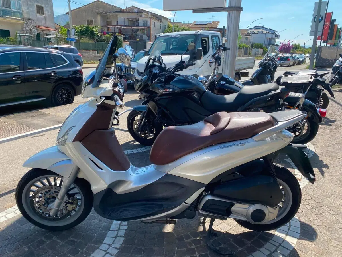 Piaggio Beverly 300 i.e. (2010 - 16) (2)