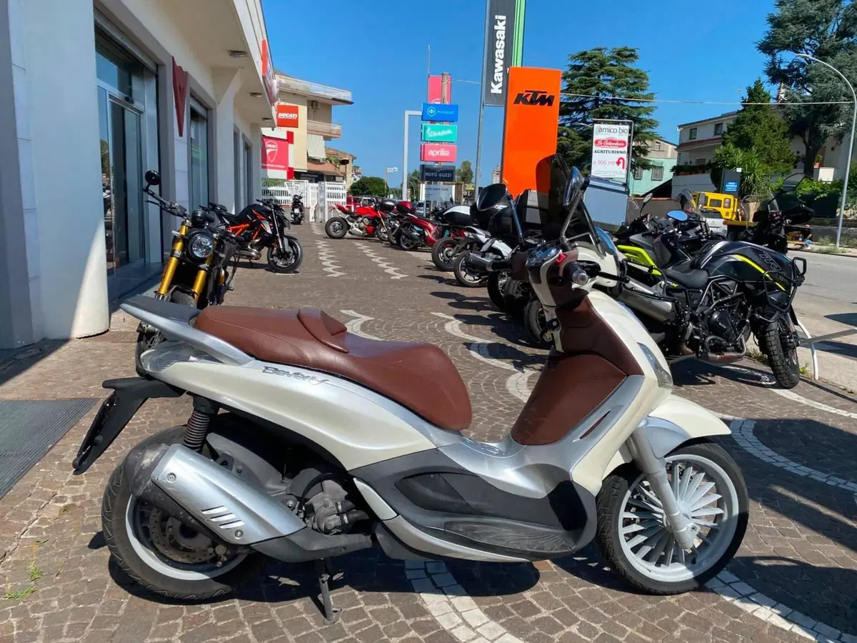 Piaggio Beverly 300 i.e. (2010 - 16)