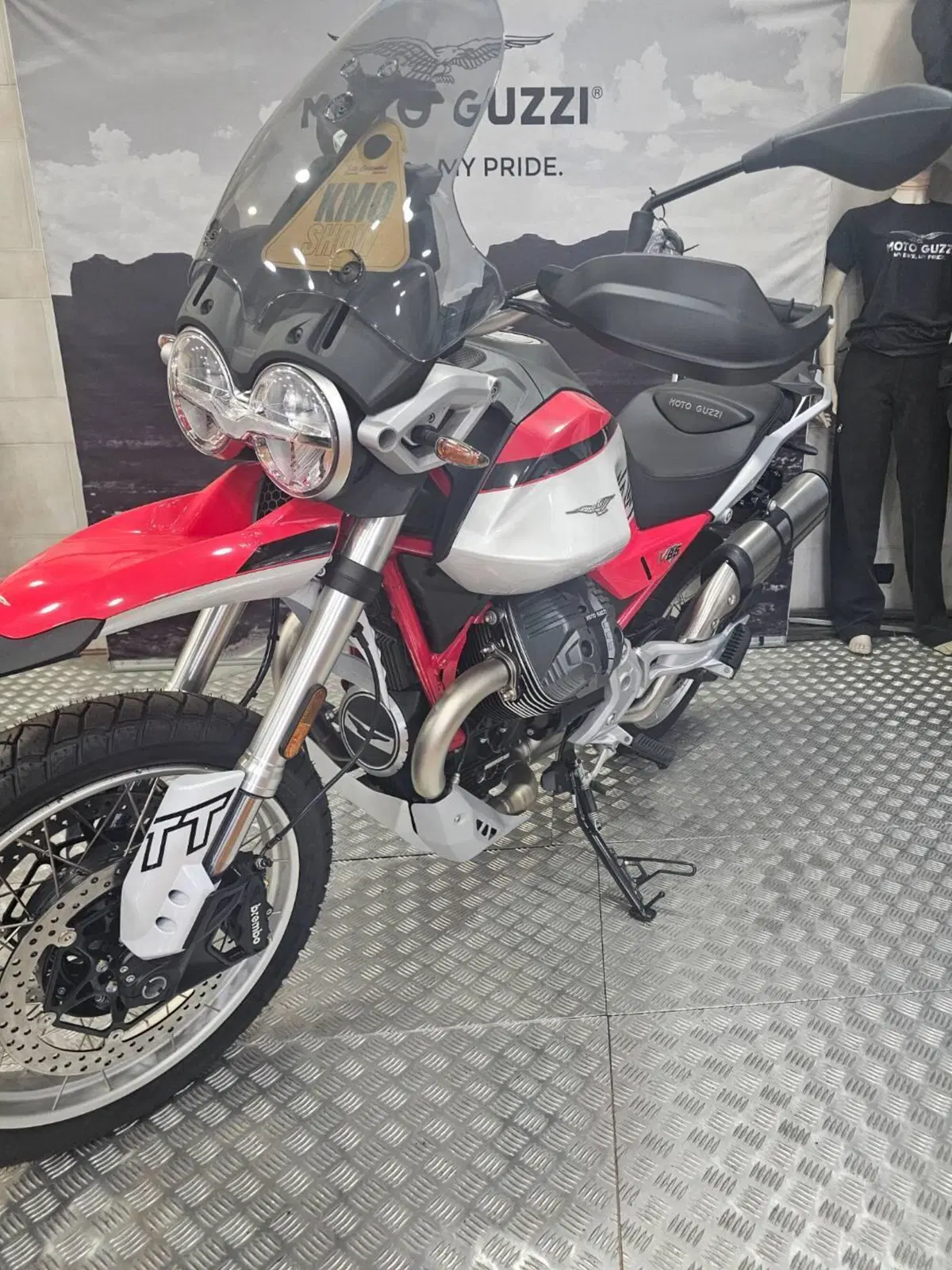 Moto Guzzi V85 TT (2024 - 26) (2)