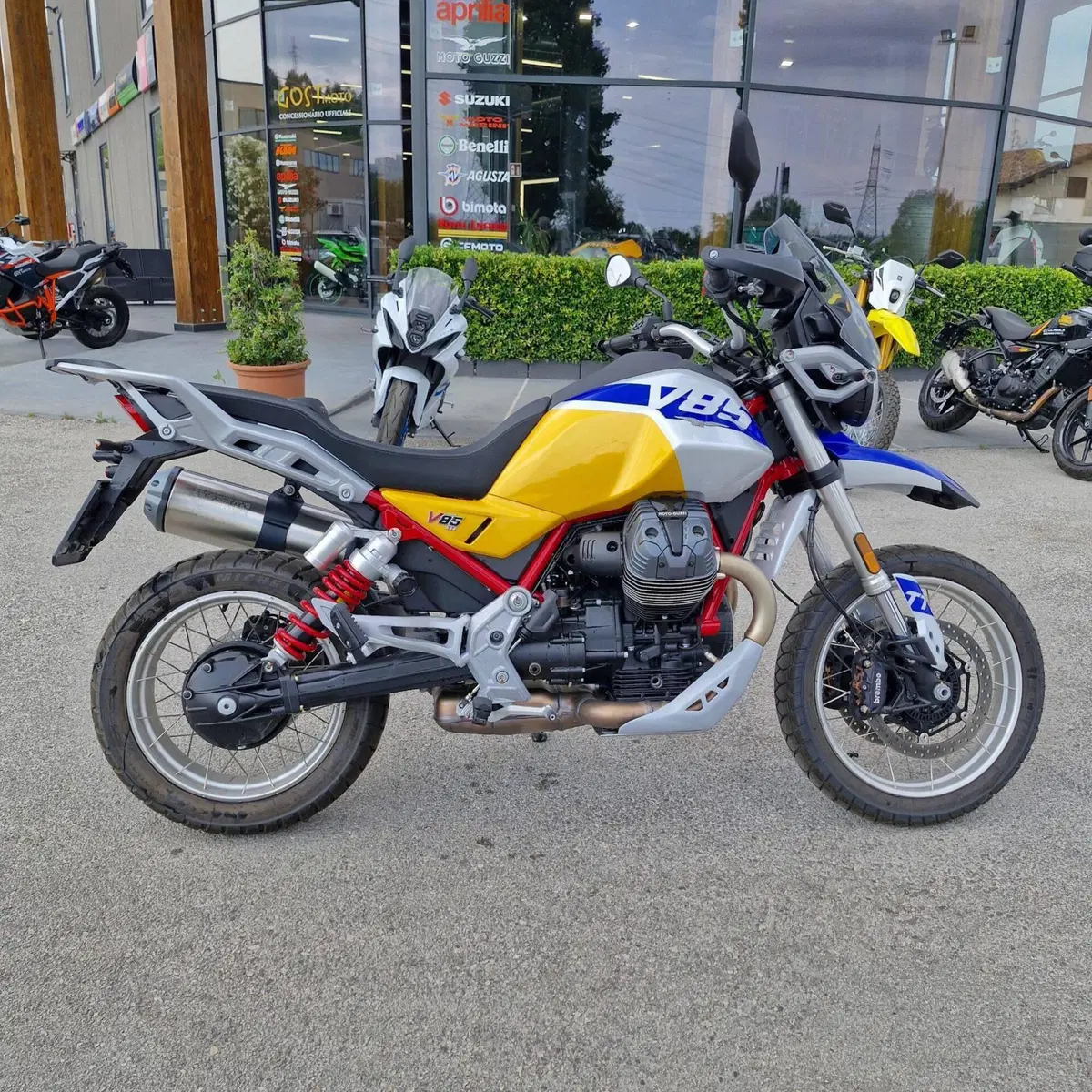 Moto Guzzi V85 TT (2024 - 26) (3)