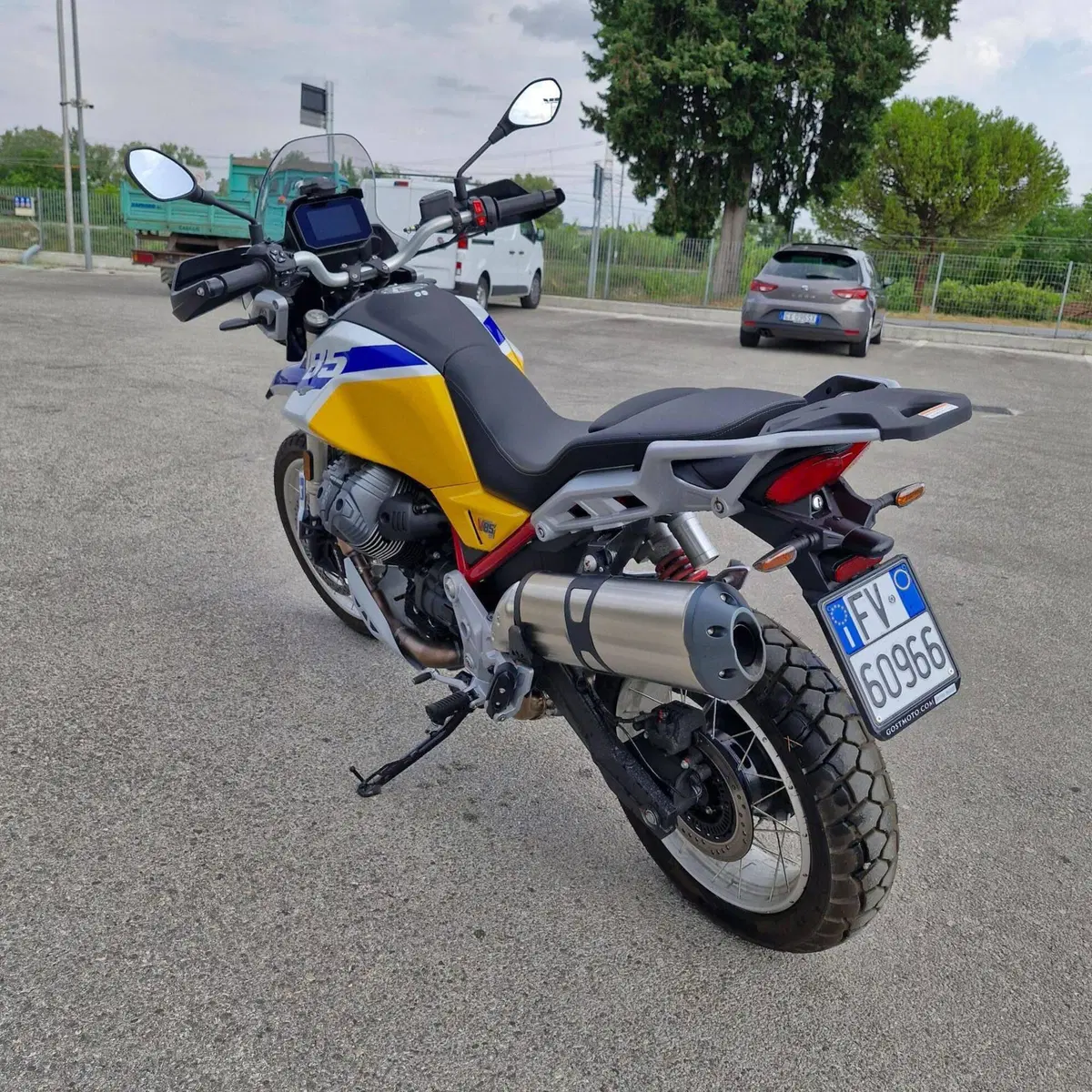 Moto Guzzi V85 TT (2024 - 26) (5)