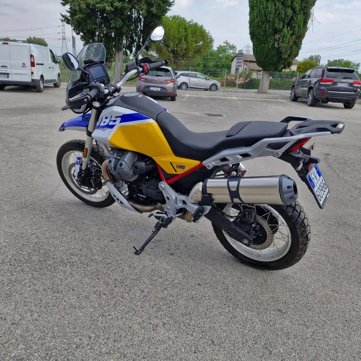 Moto Guzzi V85 TT (2024 - 26) (6)