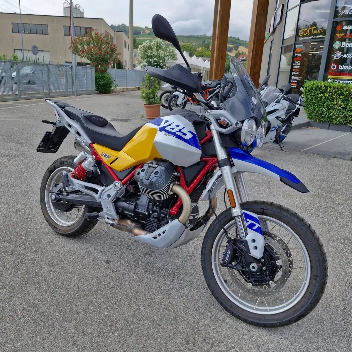 Moto Guzzi V85 TT (2024 - 26) (9)
