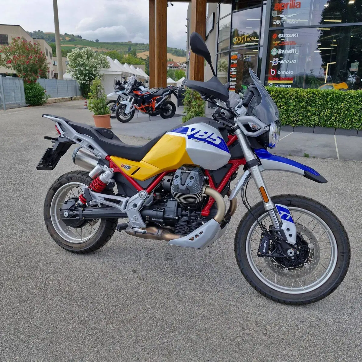 Moto Guzzi V85 TT (2024 - 26) (10)