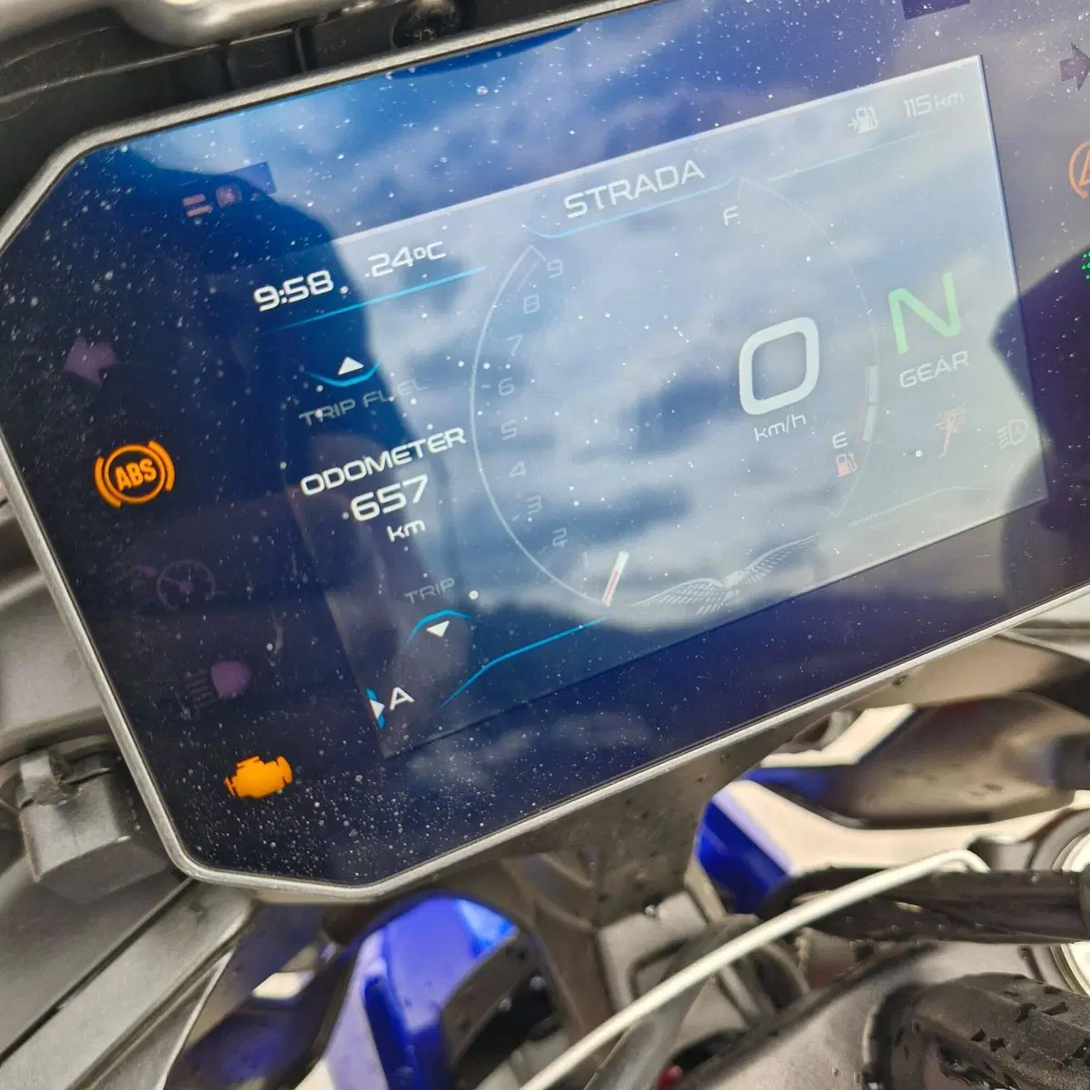 Moto Guzzi V85 TT (2024 - 26) (11)