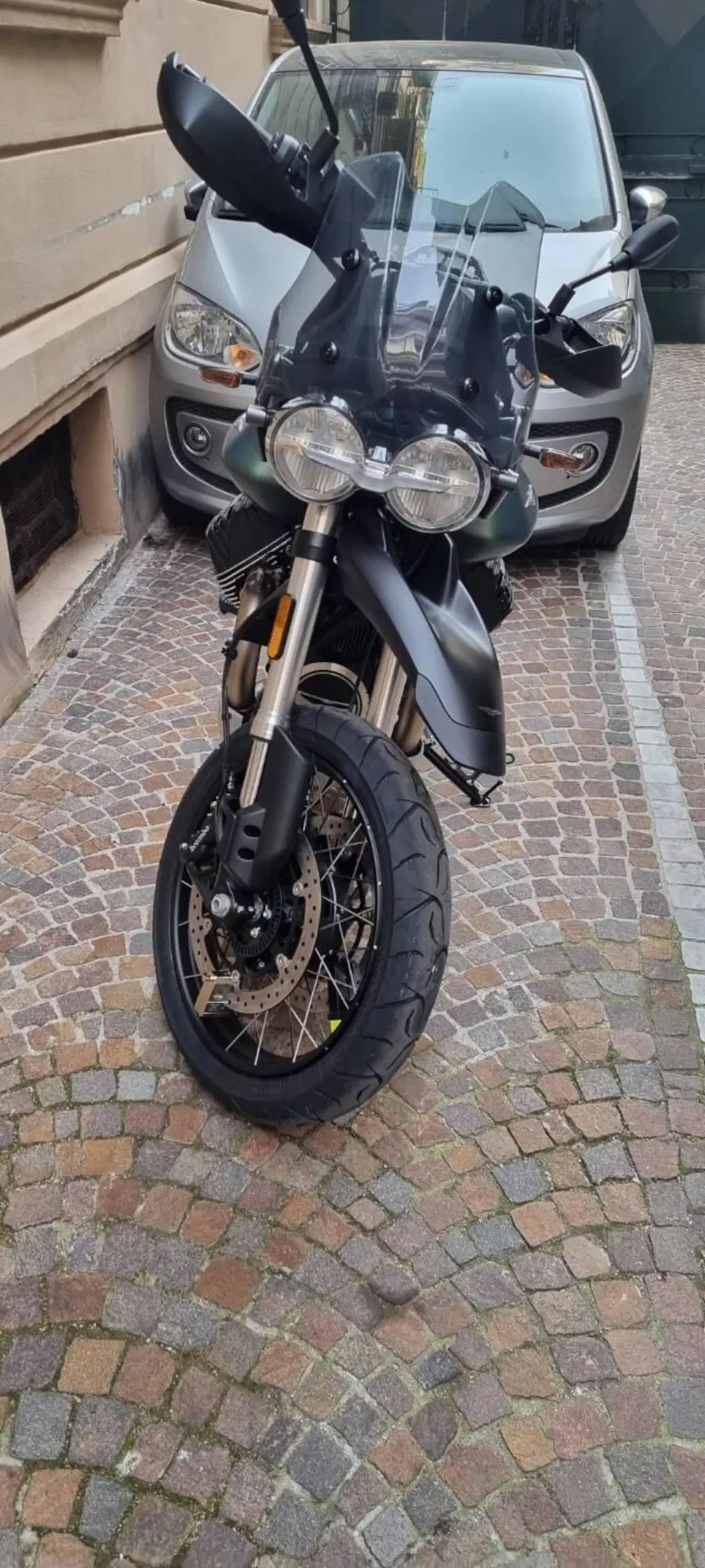 Moto Guzzi V85 TT (2021 - 23) (2)