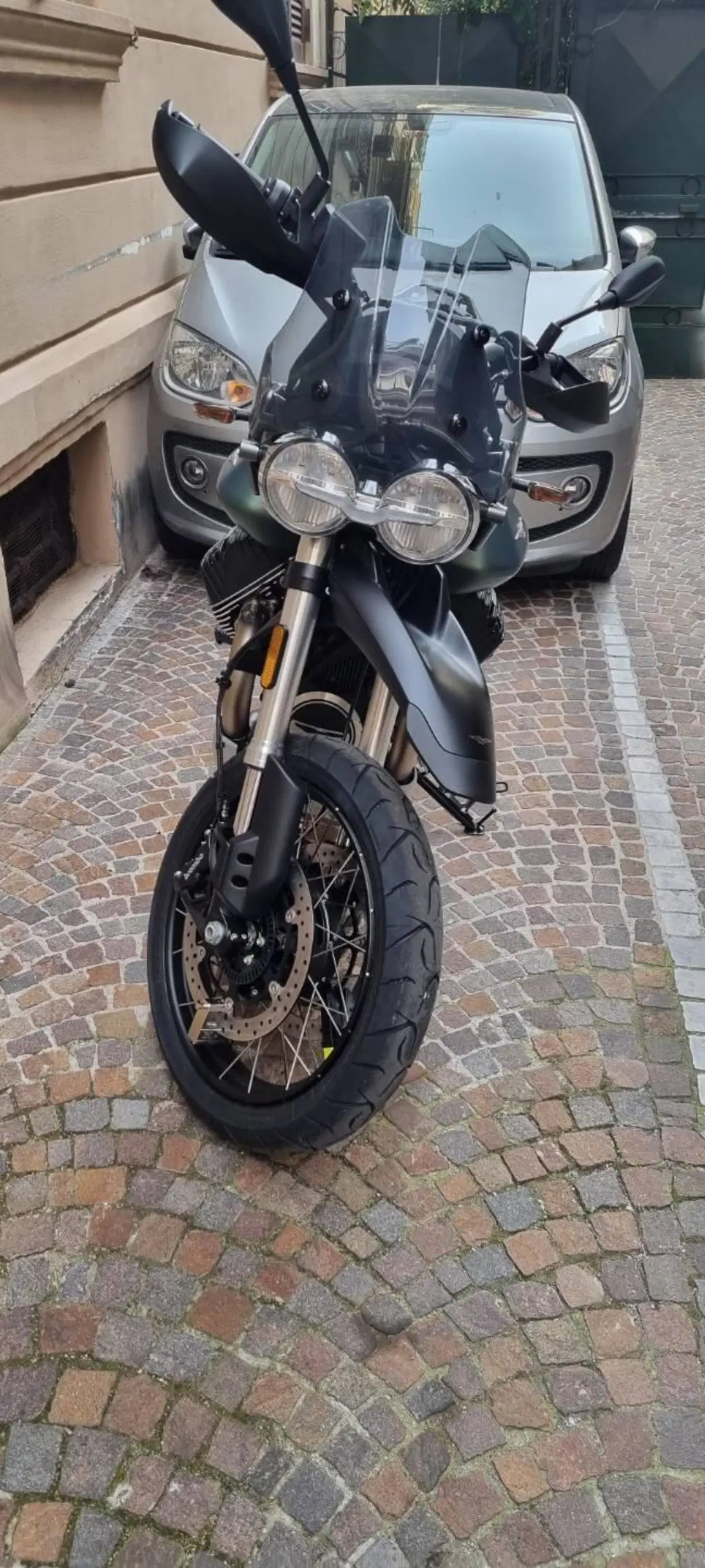 Moto Guzzi V85 TT (2021 - 23) (3)