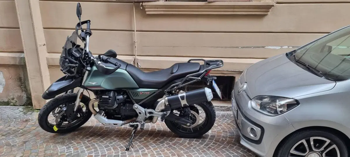 Moto Guzzi V85 TT (2021 - 23) (4)