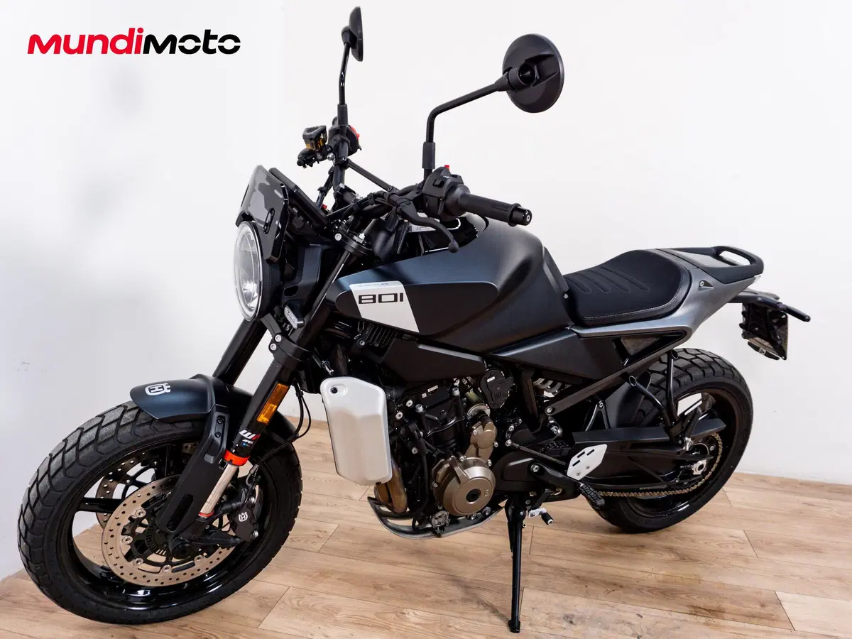 Husqvarna Svartpilen 801 (2024 - 26) (8)