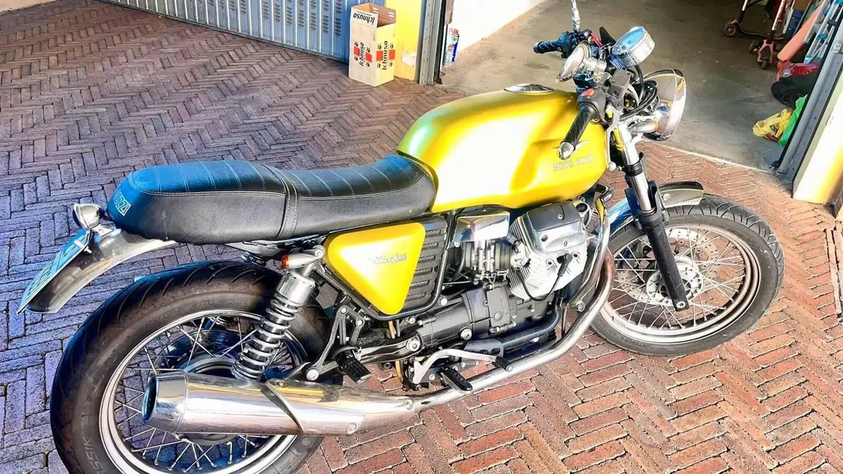 Moto Guzzi V7 Cafè Classic (2009 - 12) (2)