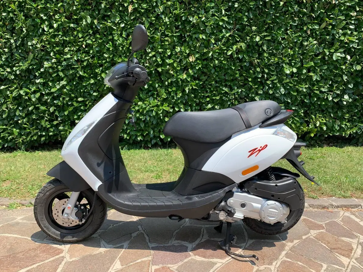 Piaggio Zip 50 4T (2021 - 25) (3)