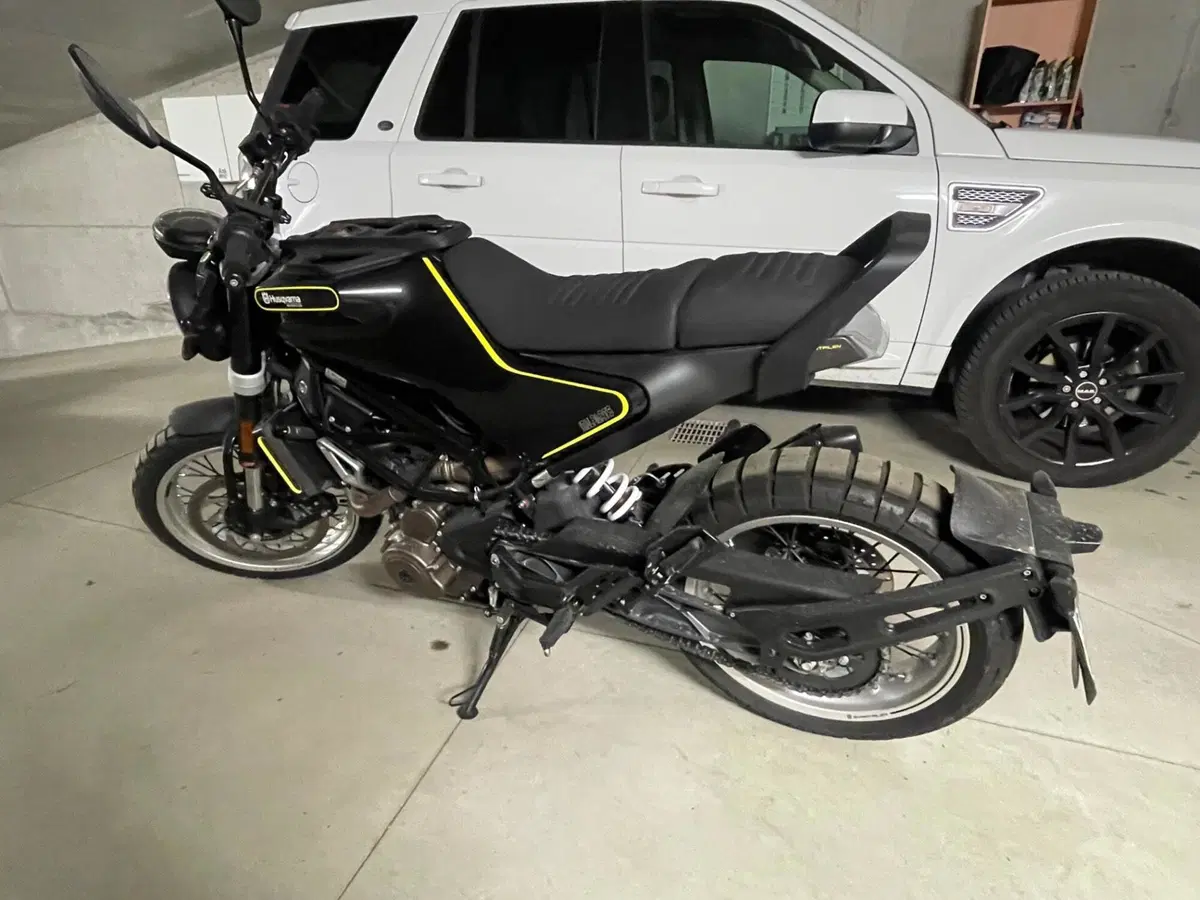 Husqvarna Svartpilen 401 (2018 - 19) (2)