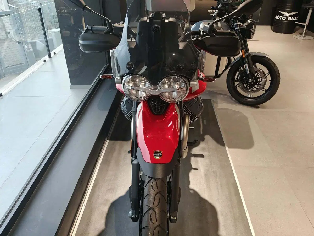 Moto Guzzi V85 Strada (2024 - 26) (7)