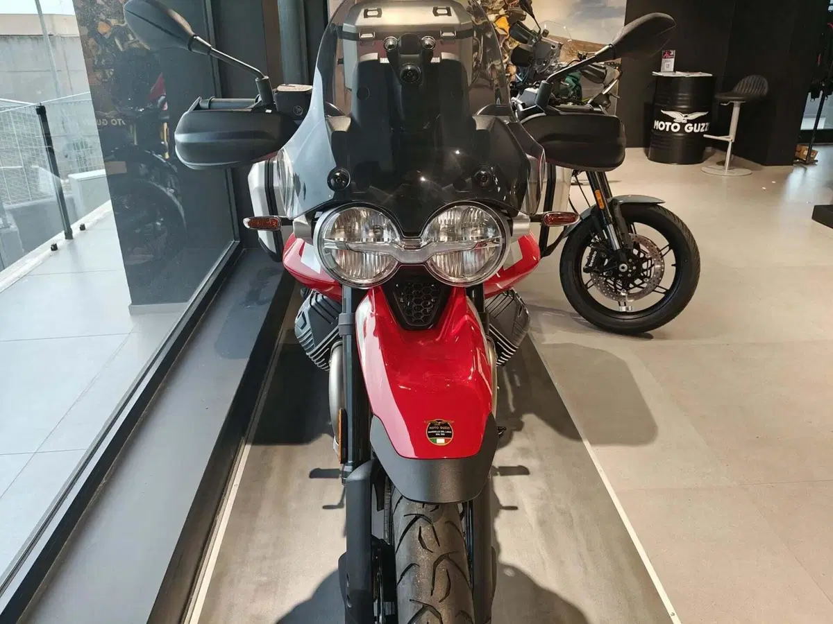 Moto Guzzi V85 Strada (2024 - 26) (10)