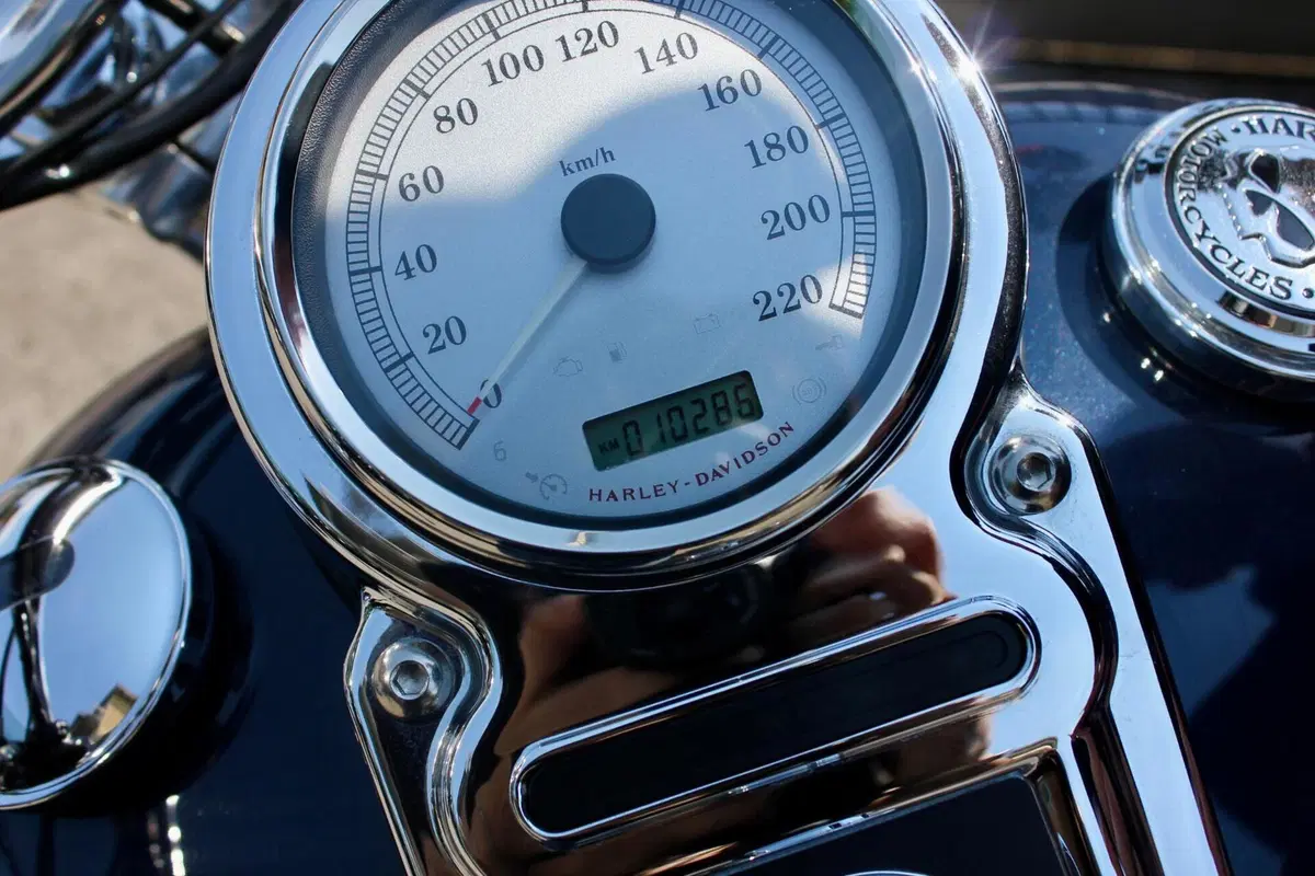 Harley-Davidson 1584 Super Glide Custom (2008 - 13) - FXDC (10)