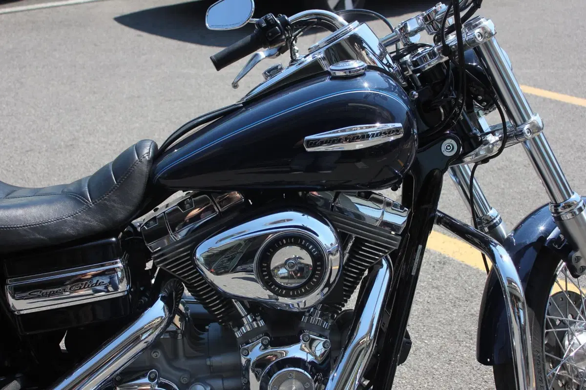 Harley-Davidson 1584 Super Glide Custom (2008 - 13) - FXDC (9)