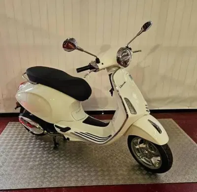 Vespa Primavera 150 (2024 - 25) usata