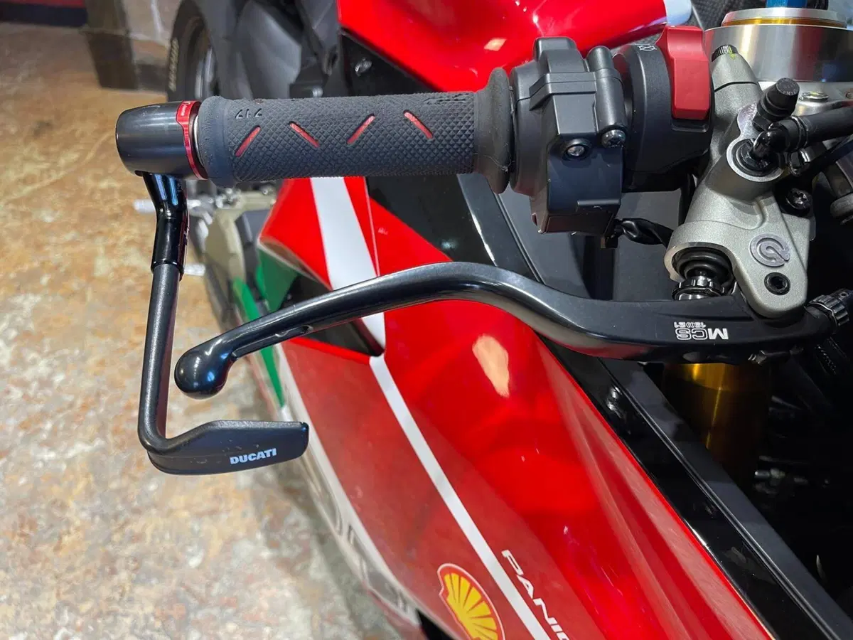 Ducati Panigale V2 Bayliss 1st Championship 20th Anniversary (2021 - 24) (11)