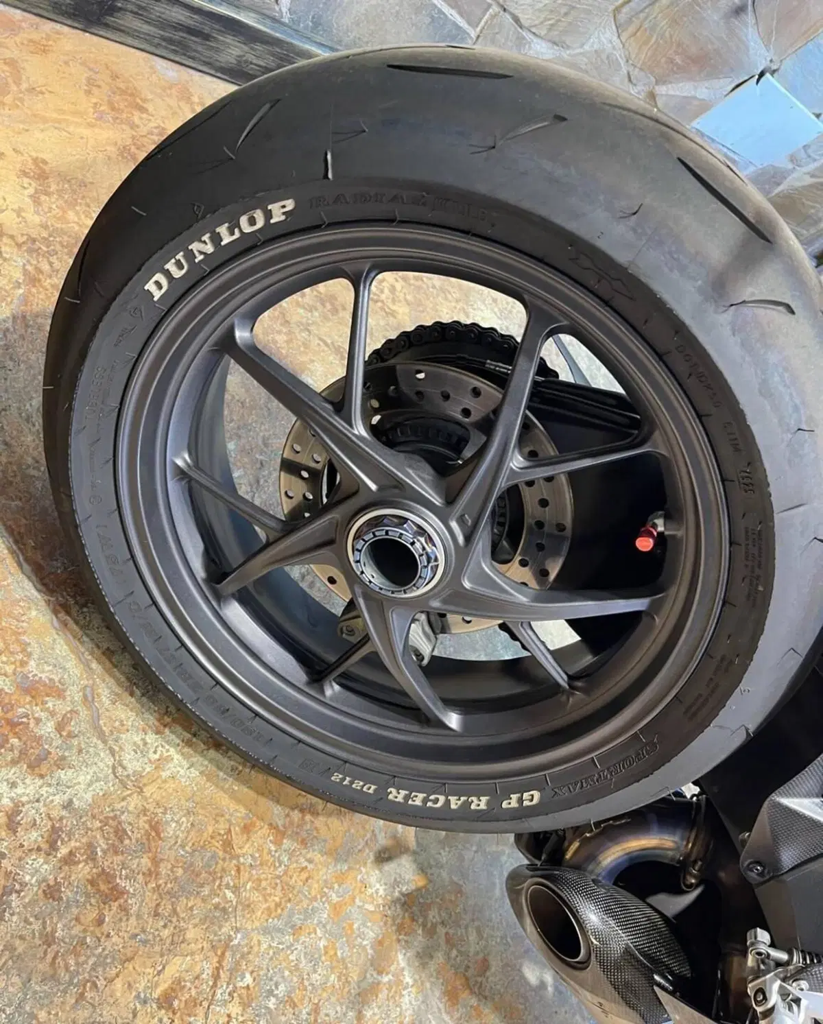Ducati Panigale V2 Bayliss 1st Championship 20th Anniversary (2021 - 24) (15)