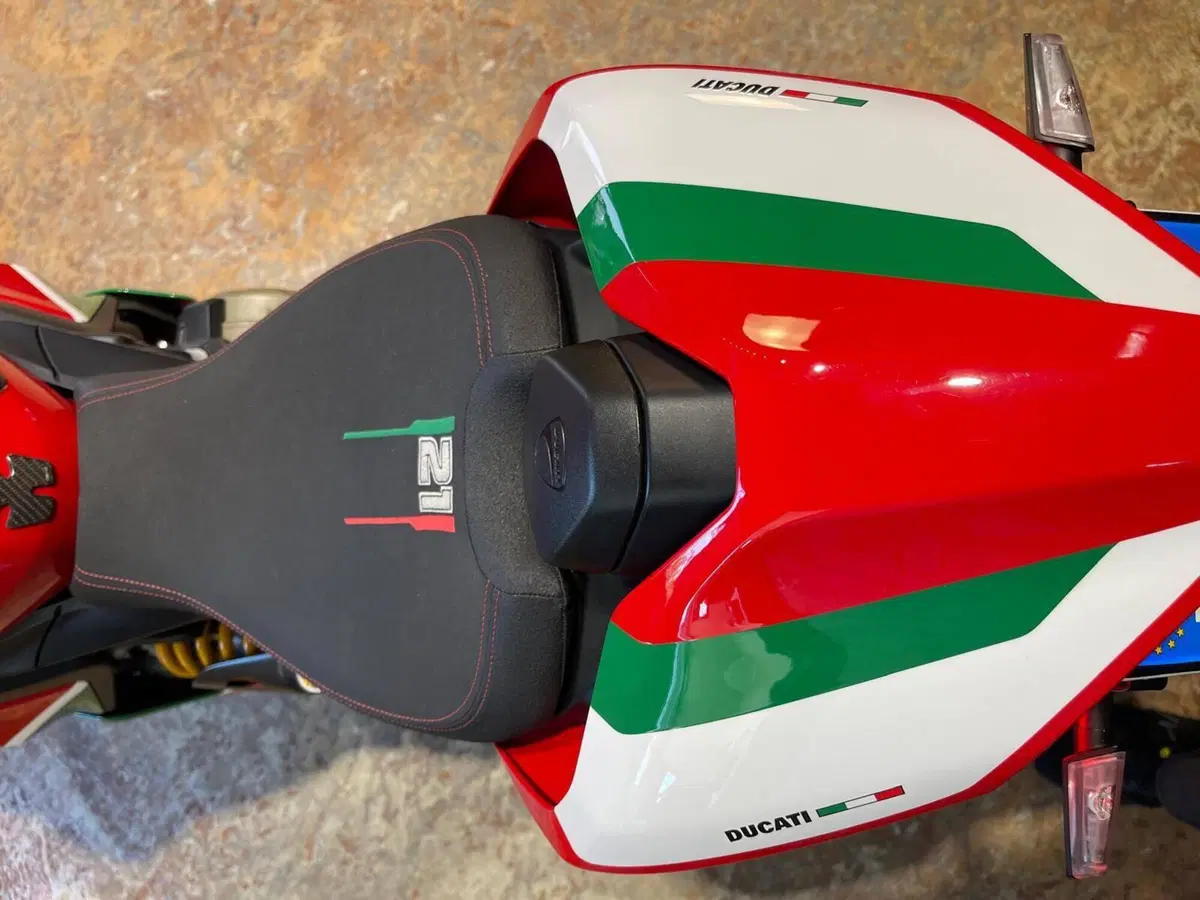 Ducati Panigale V2 Bayliss 1st Championship 20th Anniversary (2021 - 24) (16)