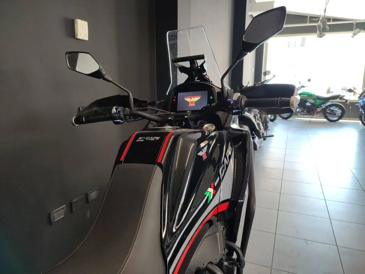 Moto Morini X-Cape 650 (2021 - 26) (7)
