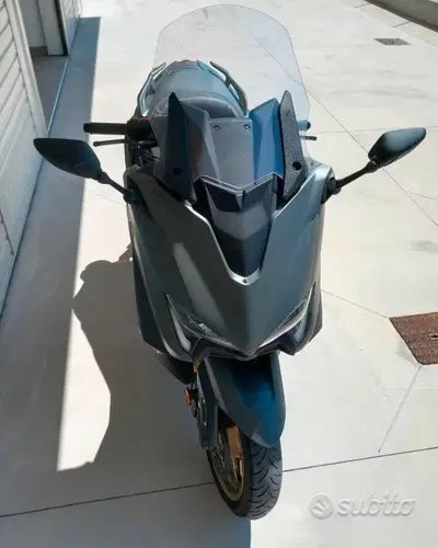 Yamaha T-Max 560 Tech Max (2021) usata