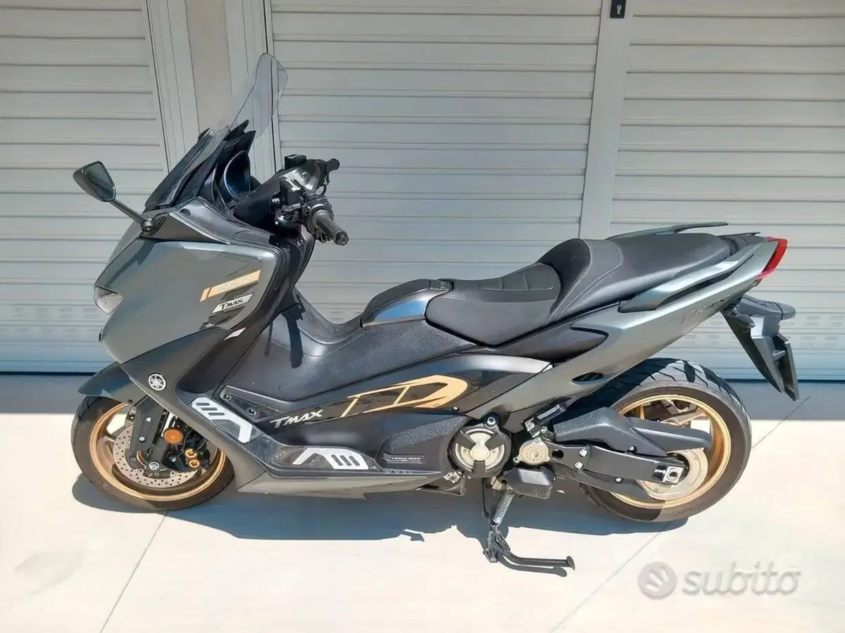 Yamaha T-Max 560 Tech Max (2021) (2)