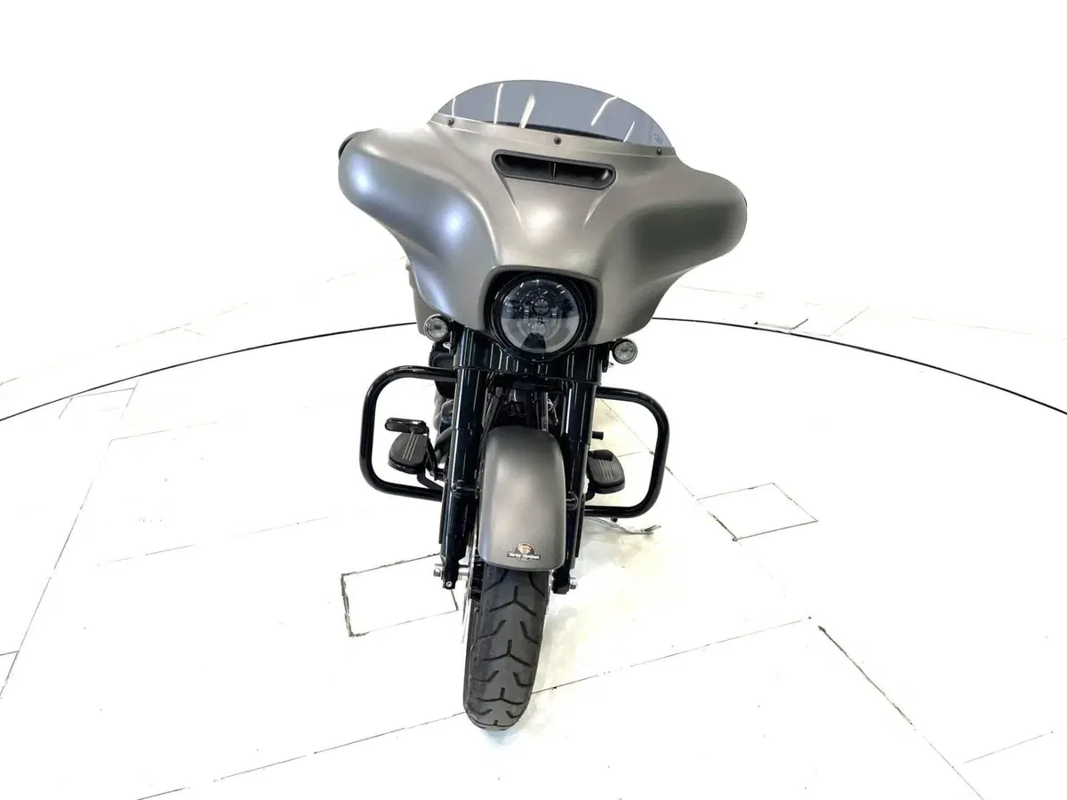 Harley-Davidson 114 Street Glide (2017) (2)