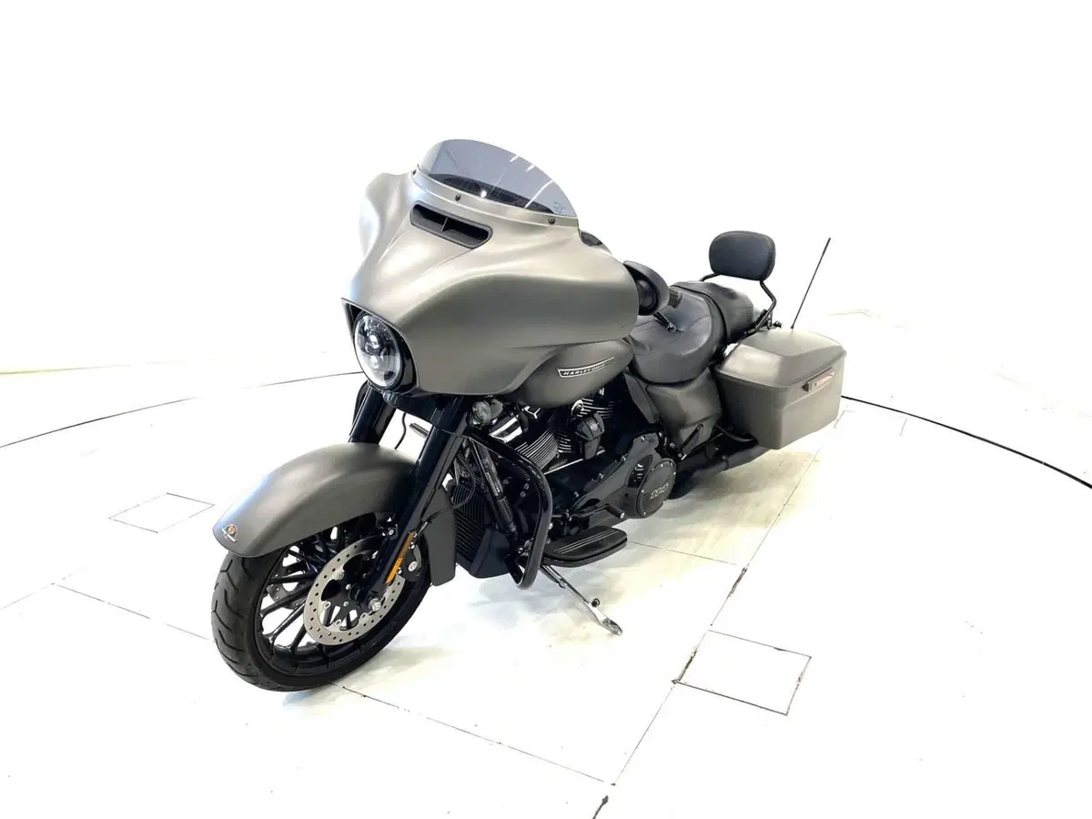 Harley-Davidson 114 Street Glide (2017) (3)