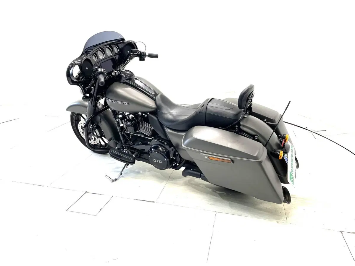 Harley-Davidson 114 Street Glide (2017) (16)