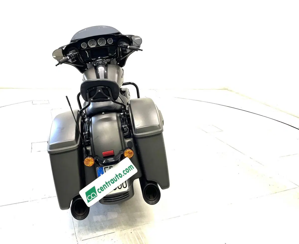 Harley-Davidson 114 Street Glide (2017) (4)
