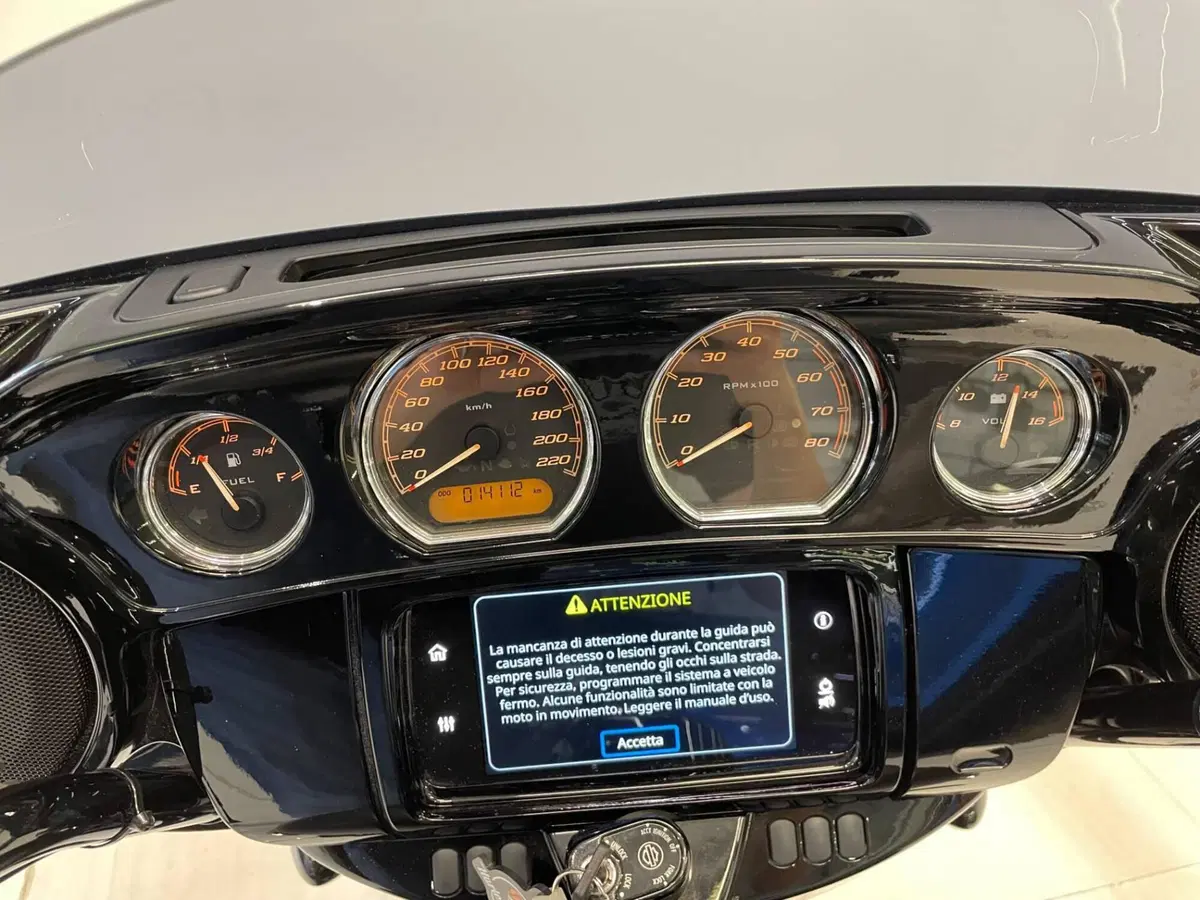 Harley-Davidson 114 Street Glide (2017) (5)